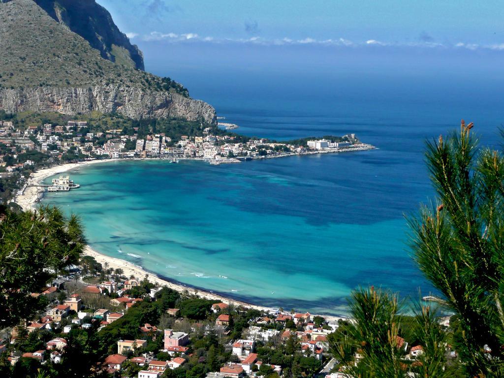 Apartment In A Villa A Mondello Buitenkant foto